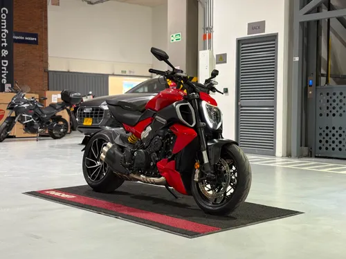 DUCATI DIAVEL V4