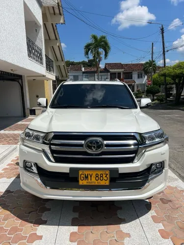 Toyota LC200 Sahara
