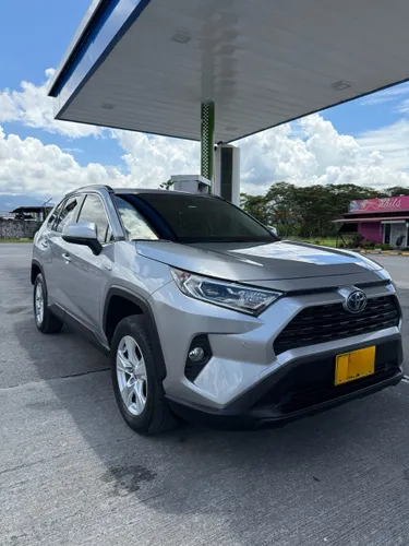 TOYOTA RAV4 XLE 2021