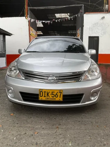 Nissan tiida hb 1.8 Acenta 2012