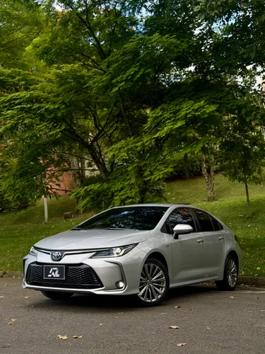 Toyota Corolla XEI híbrido 2025