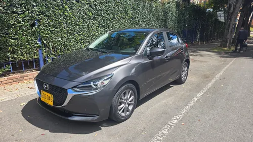 Mazda 2 touring 2021 automatico