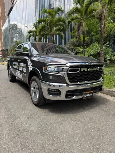 RAM 1500 Bighorn híbrida 2025
