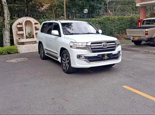 Toyota Sáhara Lc200 blindada 2015