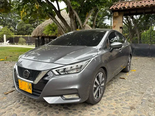 Nissan Versa 1.6 Exclusive CVT