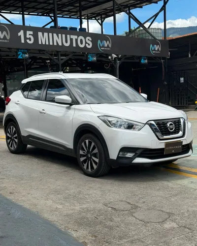Nissan kicks advance mecánico 2020
