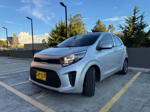 Kia Picanto Zenith 1.25L 2023  Placa Medellín  Paleles al dia Entrega inmediata