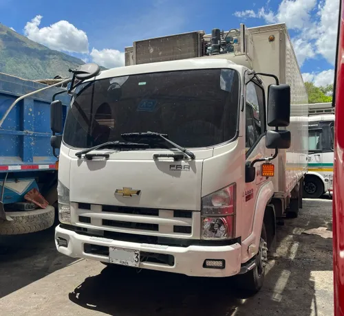 CAMIÓN CHEVROLET FRR 2021 Con THERMO KING FURGÓN CON PLATAFORMA HIDRÁULICA 437.000 Km