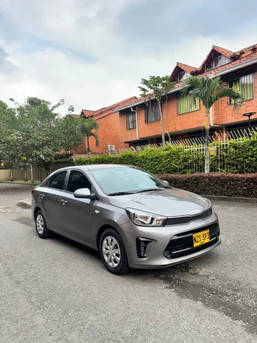 KIA SOLUTO Emotion 1.4 mecánico