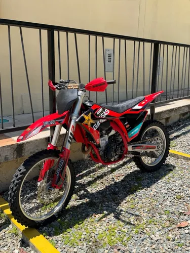 GASGAS MC 250F MODELO 2024