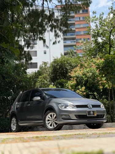 Volkswagen Golf Comfortline 1.4cc turbo.