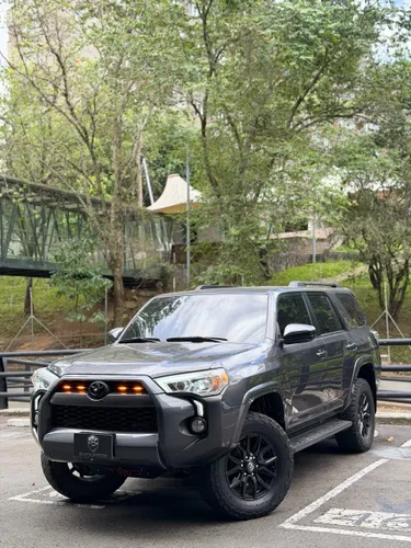 TOYOTA 4 RUNNER BLINDADA