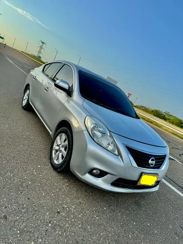 Nissan Versa Advance 2013