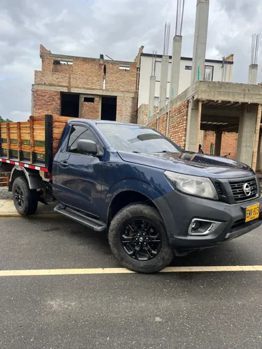 Nissan Frontier de estacas