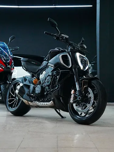 DUCATI DIAVEL V4 2024