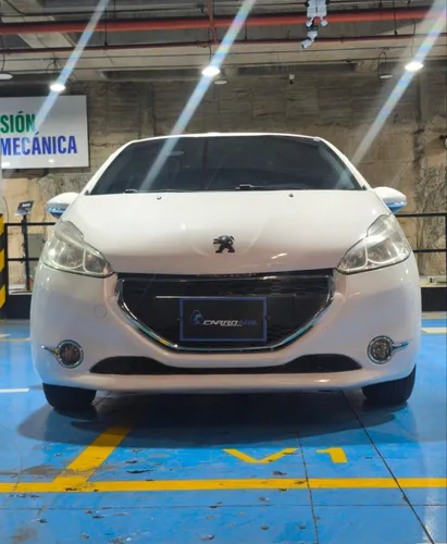 PEUGEOT 208 ALLURE 2015 MT 1600CC 5P
