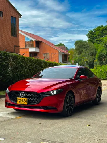 MAZDA 3 GRAND TOURING HÍBRIDO 2025  Como nuevo