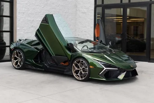 LAMBORGHINI REVUELTO
