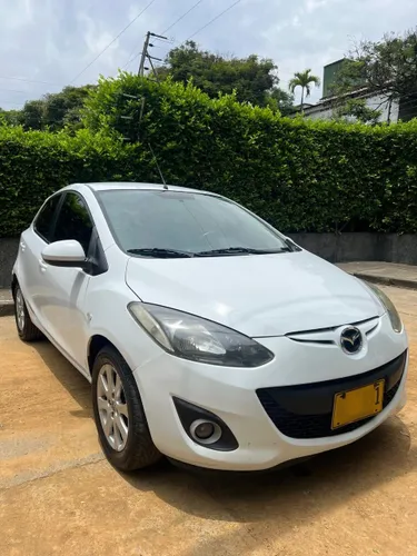 Mazda 2 Versión Full 2012