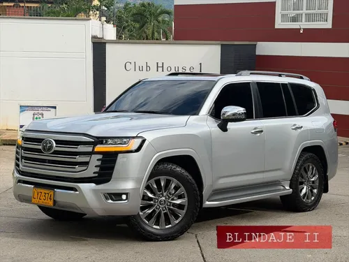 Toyota Sahara  LC300 ZX Gasolina 2023 blindaje 2 plus
