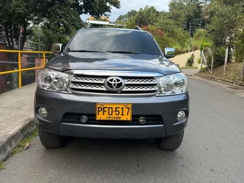 TOYOTA FORTUNER 4.0