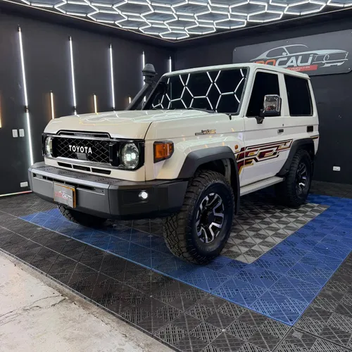 TOYOTA LAND CRUISER 70 4X4 2011