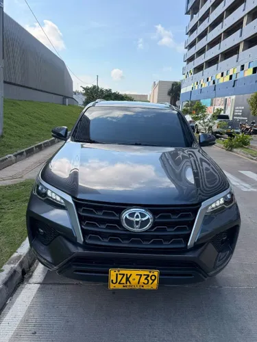 Toyota fortuner sw4 2021