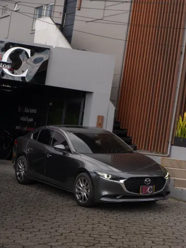 Mazda 3 GrandTouring LX Hibrido 2023