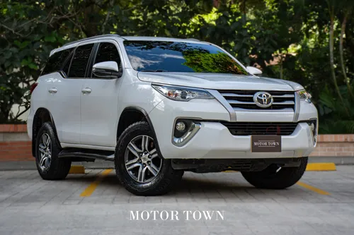 TOYOTA FORTUNER SW4 STREET 2018
