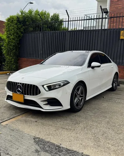 Mercedes Benz A200 Sedan AMG Line