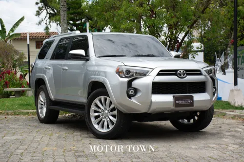 TOYOTA 4RUNNER SR5 2023 Garantía hasta Marzo 2028 ó 120.000 KM