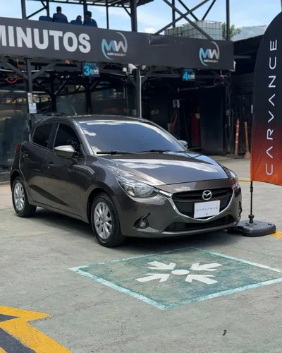 Mazda 2 Touring 2017 automático