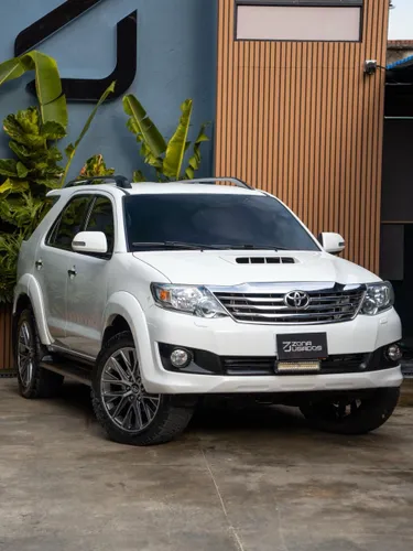 TOYOTA FORTUNER 3.0 2015