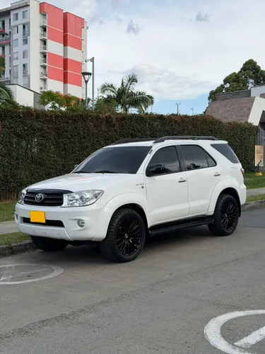 Toyota Fortuner 2011