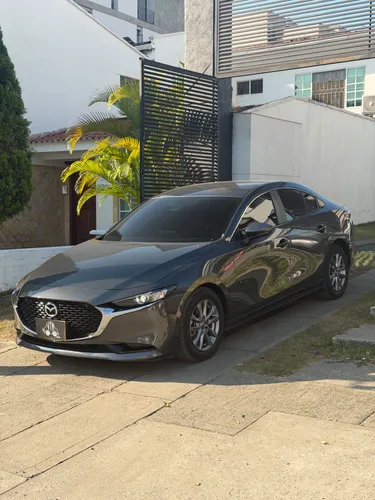 Mazda 3 touring hibrido 2023