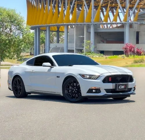 FORD MUSTANG GT