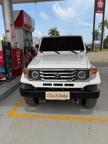 Toyota Land Cruiser Macho 70  FJ  HZJ - Clásica 4x4