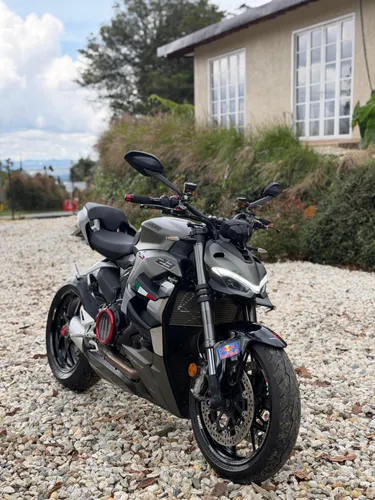 DUCATI STREETFIGHTER V2