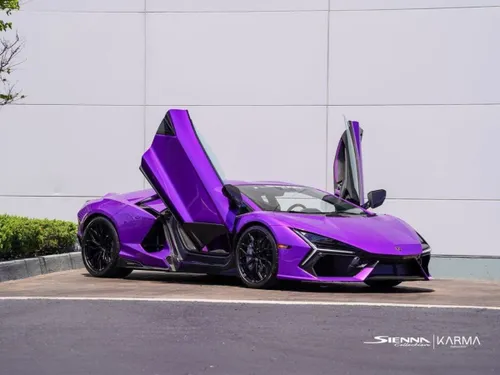 LAMBORGHINI REVUELTO