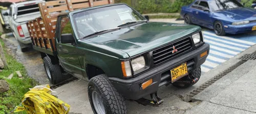 VendoVendo Camioneta Estacas Mitsubishi L200