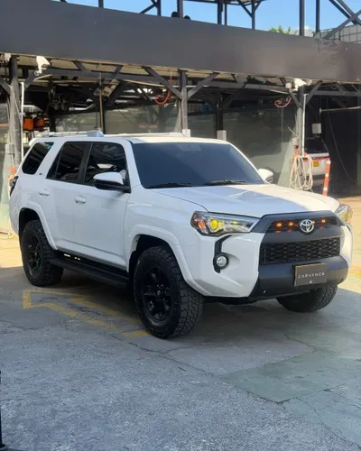 Toyota 4runner sr5 2018 4x4