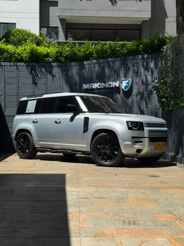 Land Rover Defender 110 Xs B2