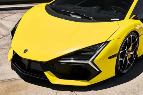 LAMBORGHINI REVUELTO