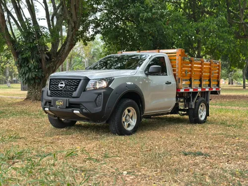 Nissan Frontier 2024 Estacas