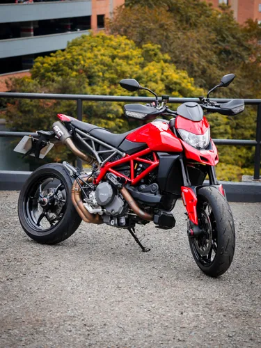 Ducati Hypermotard 939