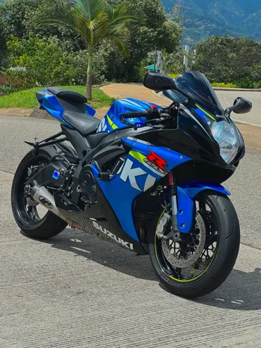 Vendo Suzuki GSX-R600 modelo 2015