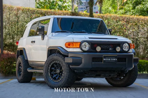 TOYOTA FJ CRUISER 2011