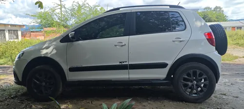 VOLKSWAGEN Crossfox 2014