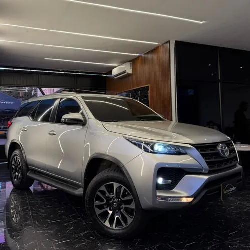 TOYOTA FORTUNER SR