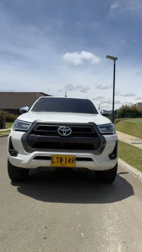 Toyota Hilux 2.400 diesel automática